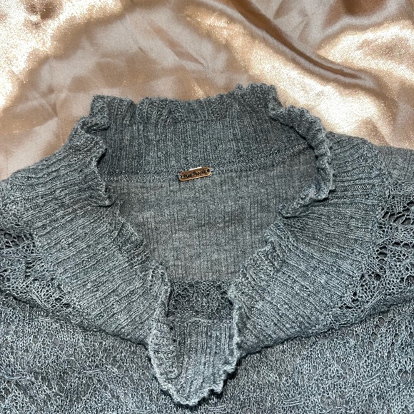 Gorgeous Grey Knitted Blouse - Picture 10 of 11